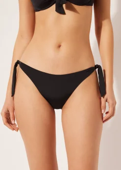 Figi z kokardami dół od kostiumu Indonesia