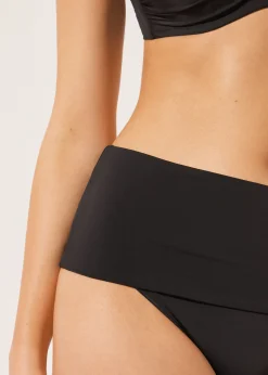 Figi z szerokim pasem dół od kostiumu Indonesia