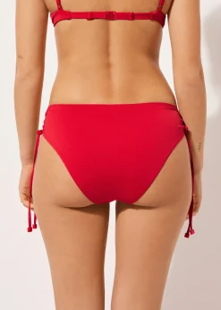 Figi z wysokim stanem i troczkami dół od kostiumu Indonesia