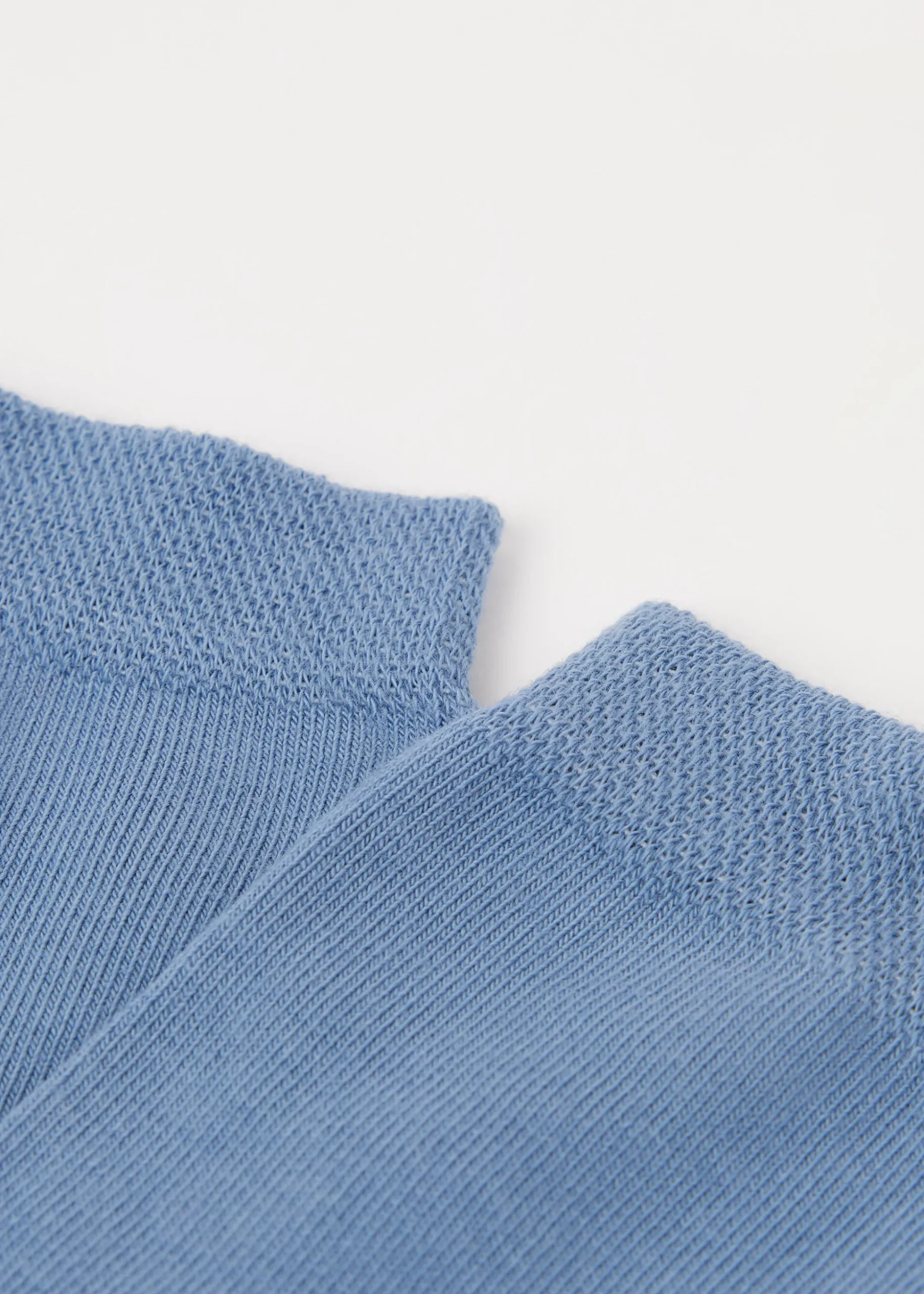 Krótkie skarpety z charakterystycznym brzegiem